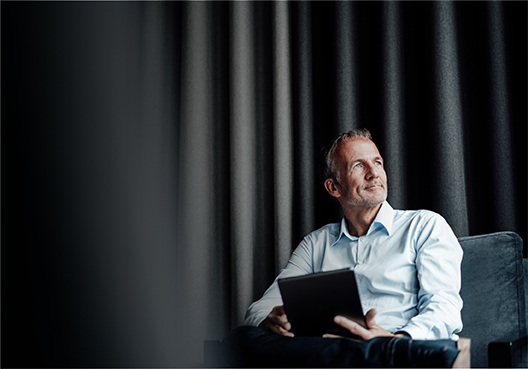 A financial planner chats to his elderly client about his investments.